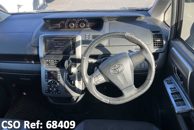 Toyota Voxy 68409